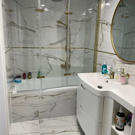 Apartament Z Tarasem شقة كوزتسالين
